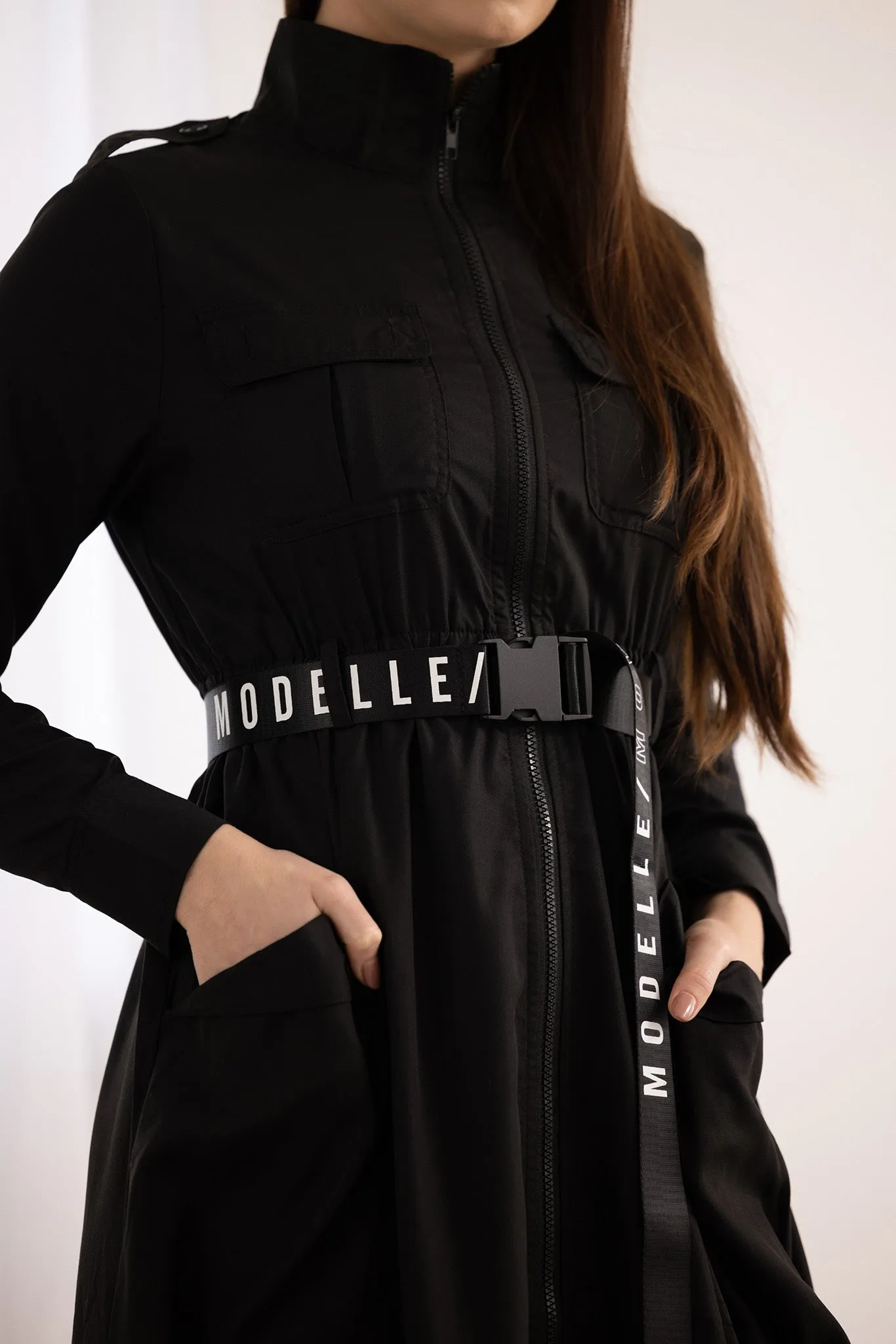 Modelle/Move 2 Way Zip Dress