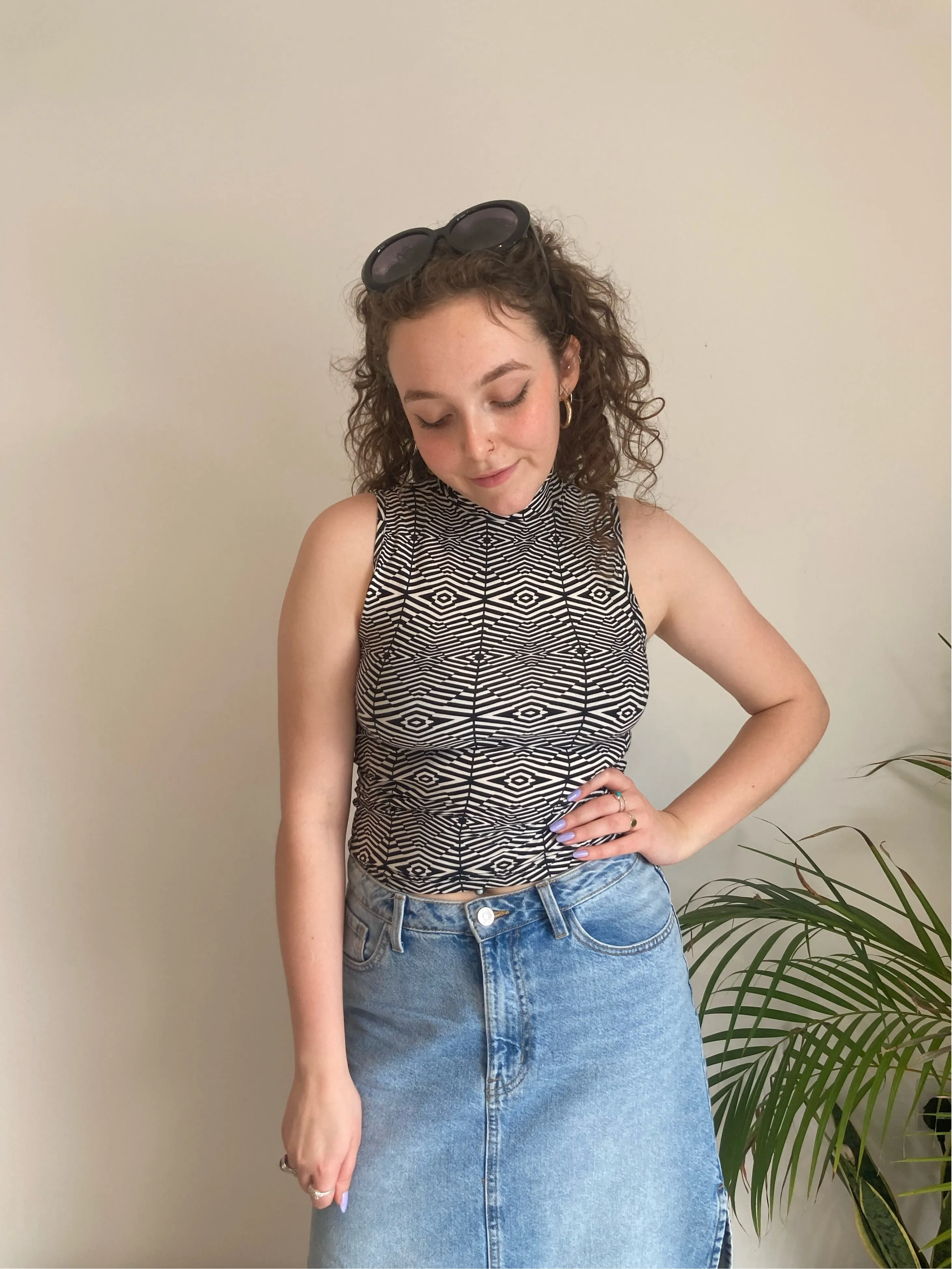 Patterned Sleeveless Turtleneck (S-M)