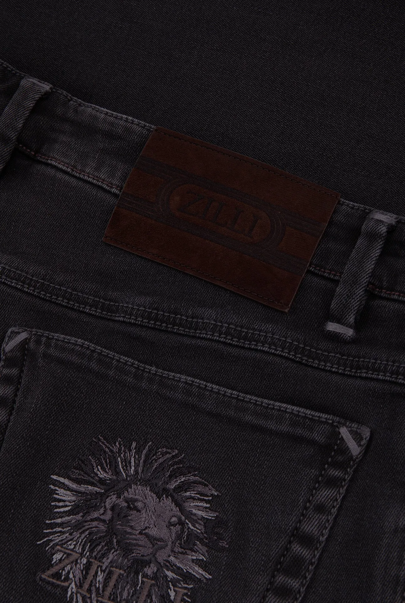 Slim Fit Jeans with Lion in the wind Embroidery