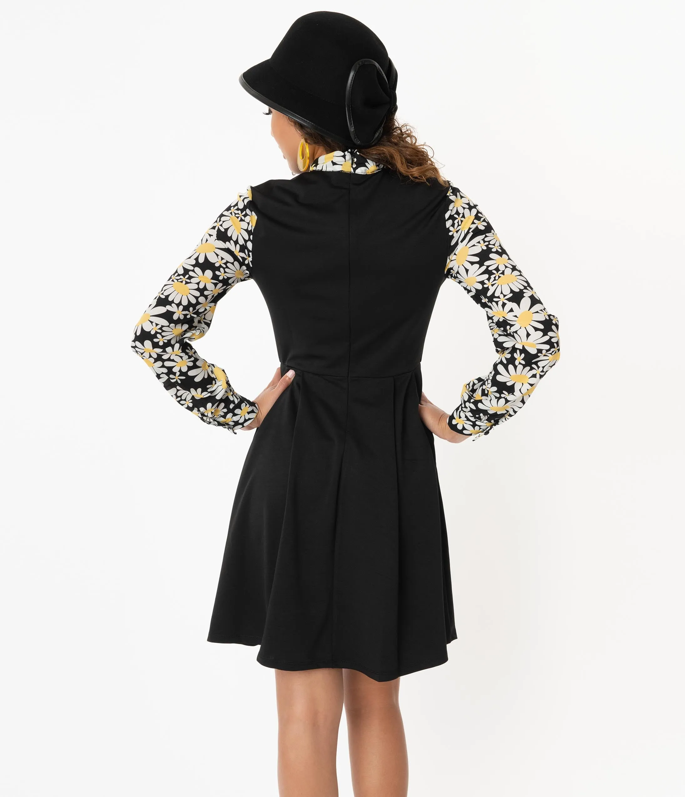 Smak Parlour Black & Daisy Floral She.E.O. Fit & Flare Dress